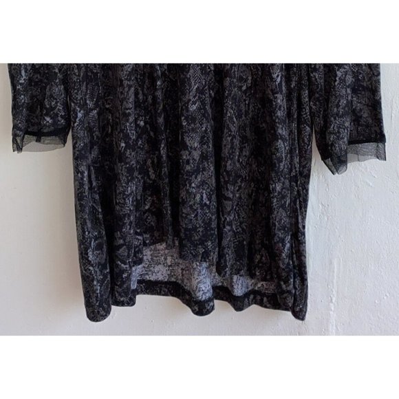 COPY - Simply Vera Wang Blouse Large Black Grey Snake Print Lace Trim 3/4" Slee… - Picture 4 of 10